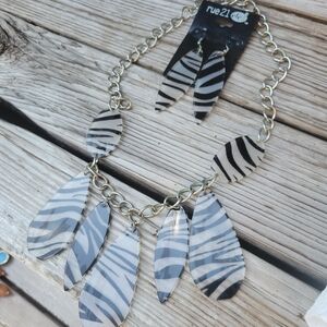 Rue21 Zebra Print Necklace and Earring Set